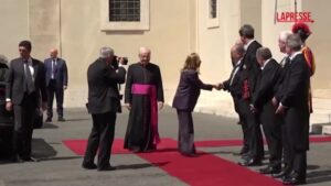 Vaticano, Meloni arrivata per udienza con il Papa