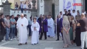 Funerali Diogo Jota, le bare lasciano la chiesa di Gondomar: l’emozione delle famiglie