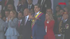 Venezuela, Maduro partecipa alla parata militare per il Giorno dell’Indipendenza