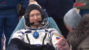 Un astronauta e due cosmonauti tornano sulla Terra dalla Stazione Spaziale Internazionale